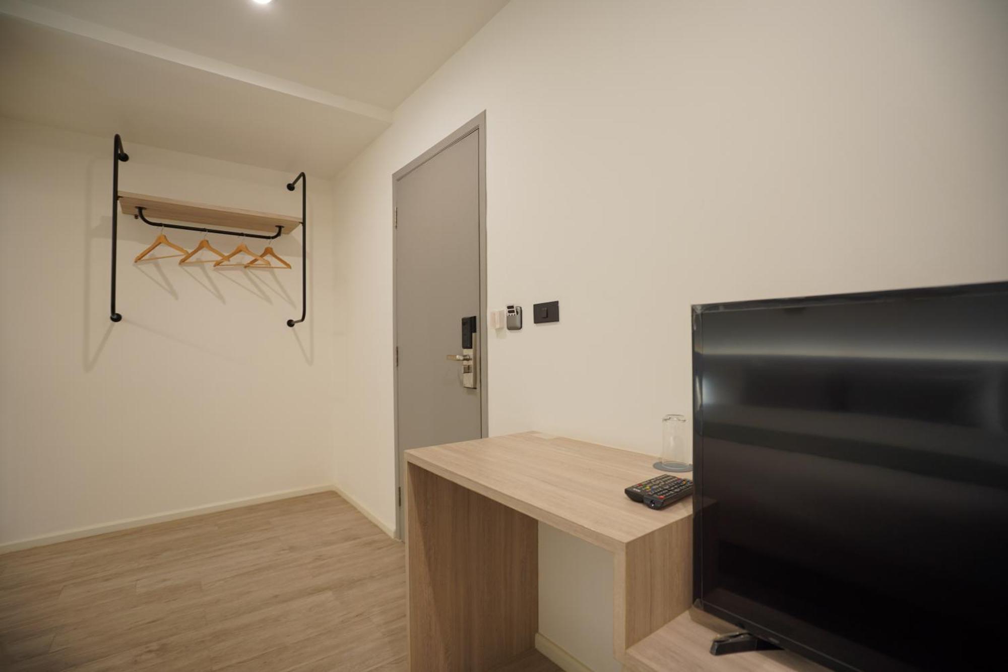 E11 Hotel - Bts Punnawithi Бангкок Екстер'єр фото